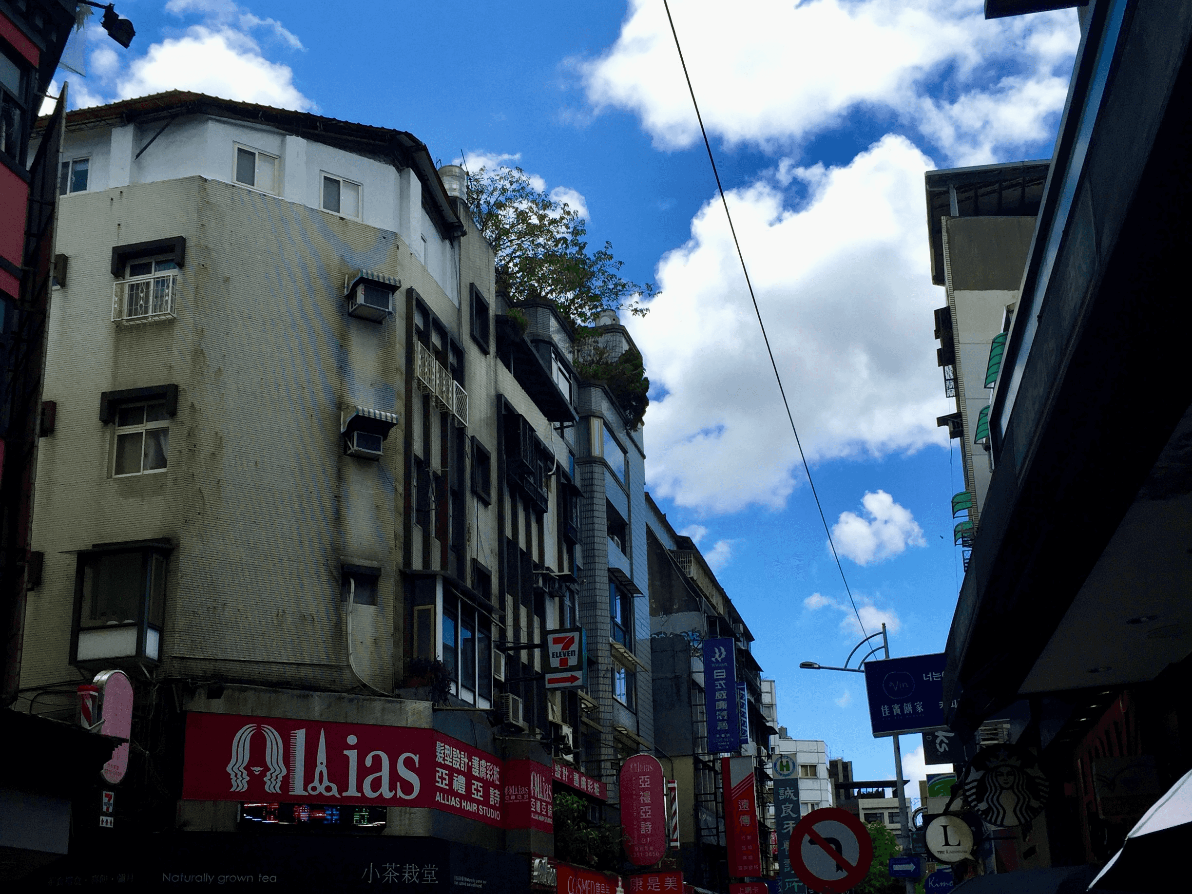Stores and houses in Daan District in Taipei